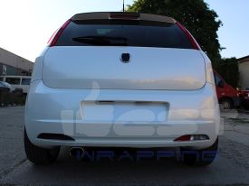 Fiat Grande Punto autófóliázás: Avery pearl white cb1610002 autó fóliával 08